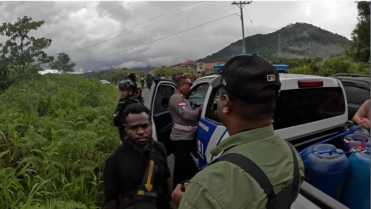 Viral! Seorang Pria di Papua Diduga 'Malak' Rp 1 Miliar ke Rombongan Brimob sebagai Uang Permisi