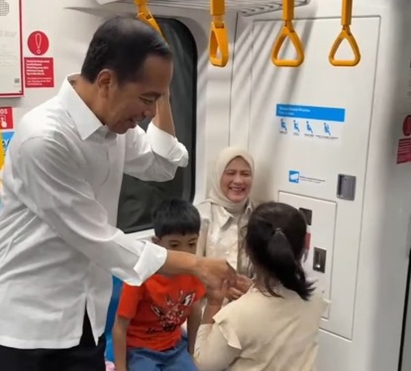 Jokowi Ngevlog Bareng Jan Ethes dan La