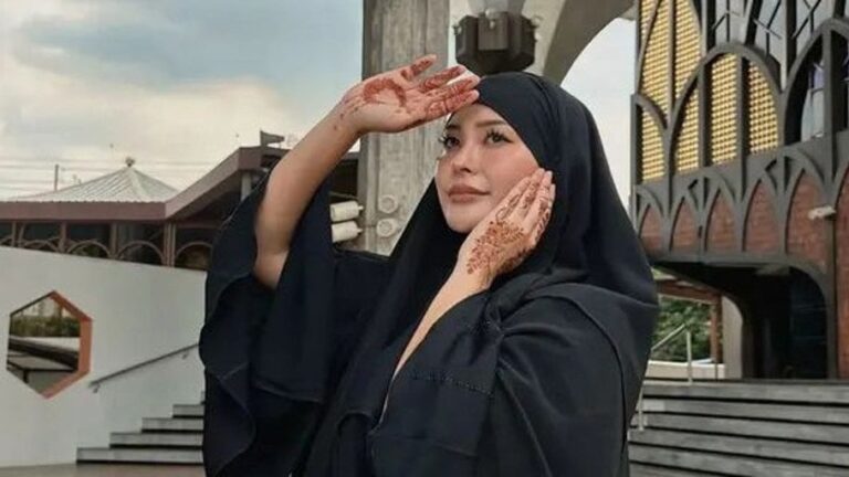 Dari Dunia Hiburan Dewasa ke Dunia Dakwah: Rae Lil Black Isi Kajian di Masjid Jakarta