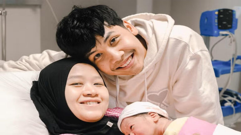 Bintang Emon dan Alca Octaviani Bahagia Sambut Kelahiran Anak Pertama