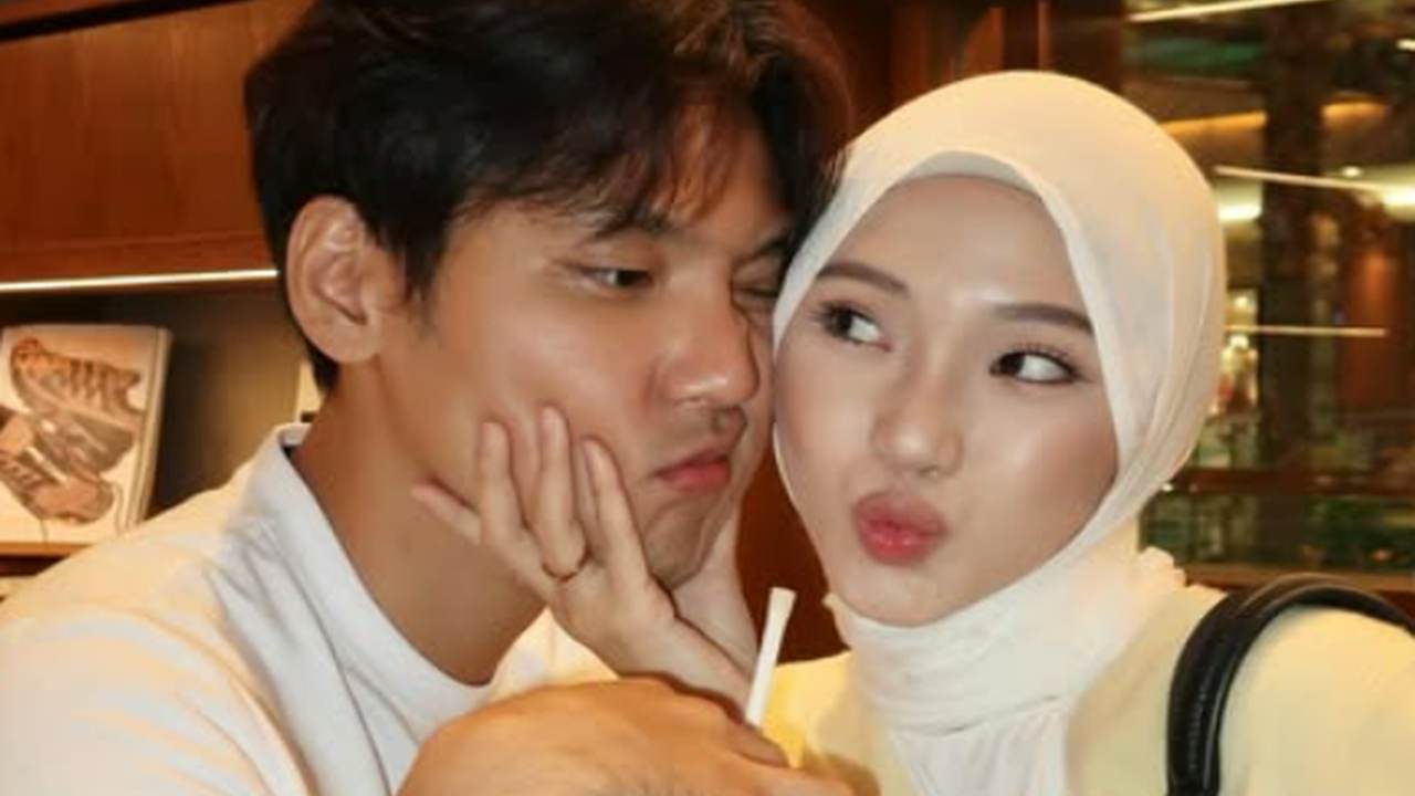 Diceraikan Na Daehoon, Jule Pamer Foto Tanpa Hijab Bareng Selingkuhan di Dalam Lift