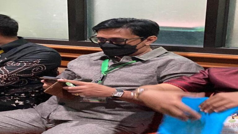 Kabar Cerai Datang Saat Kerja, Andre Taulany Pilih Tersenyum dan Lanjut Syuting
