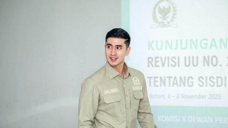 Rekam Jejak Verrell Bramasta: Dari SCTV Awards 2017 Hingga Pengabdian sebagai Wakil Rakyat