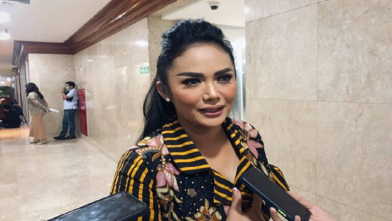Kris Dayanti Buka Suara, Pernikahan Azriel Hermansyah dan Sarah Menzel Dipastikan Belum Digelar Tahun Ini